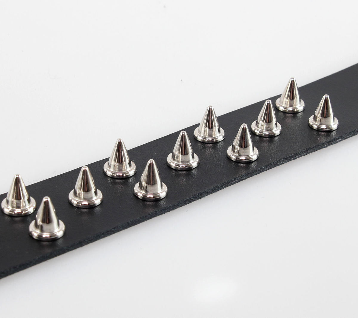 Belt Bucle CONE With Spikes 1-2 XXL